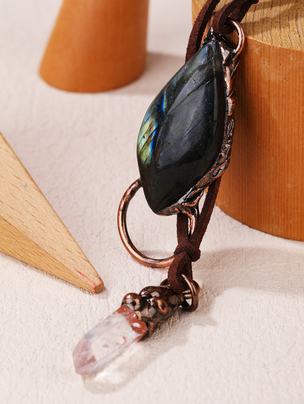 Retro-style Sparkling Stone Crystal Irregular Necklace